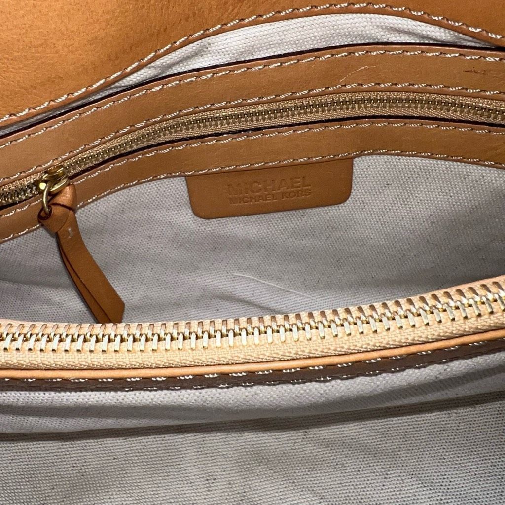 Michael Kors Michael Michael Kors Vintage Saddle Leather Handbag with Dust Bug Size ONE SIZE - 13 Thumbnail