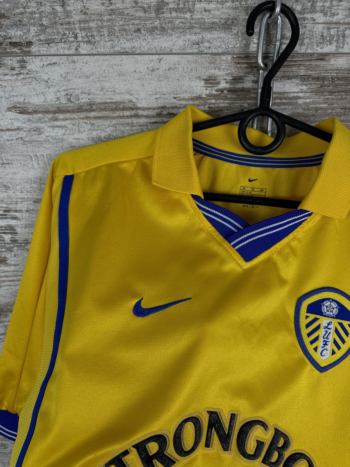 Nike × Vintage Mens Vintage Nike Leeds United FC 2000-02 T-shirt jersey Size US S / EU 44-46 / 1 - 6 Thumbnail