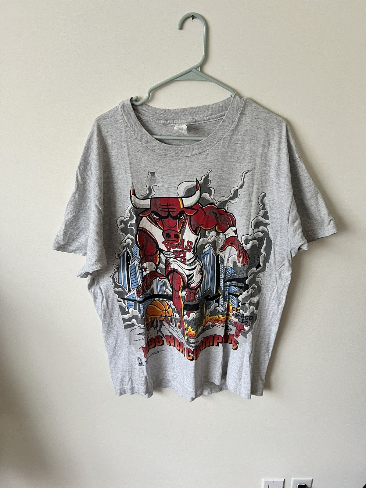 NBA × Vintage Vintage Chicago Bull Tee Size US L / EU 52-54 / 3 - 1 Thumbnail