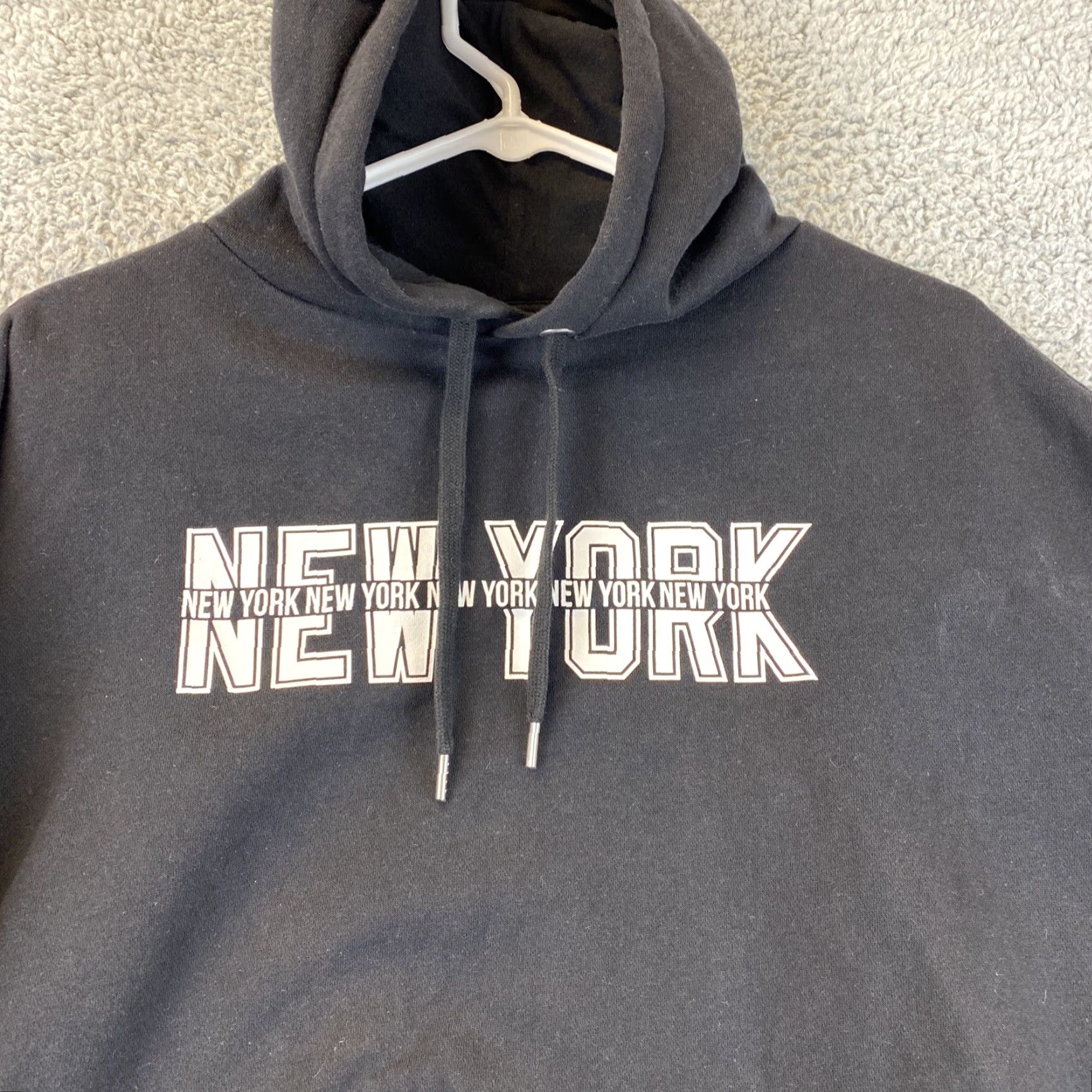 H&M Divided Womens Cropped Hoodie Sweatshirt M Black H&M / 48-4 Pullover Hooded Style Regular Fit Long Sleeve Activewear Size M / US 6-8 / IT 42-44 - 2 Thumbnail