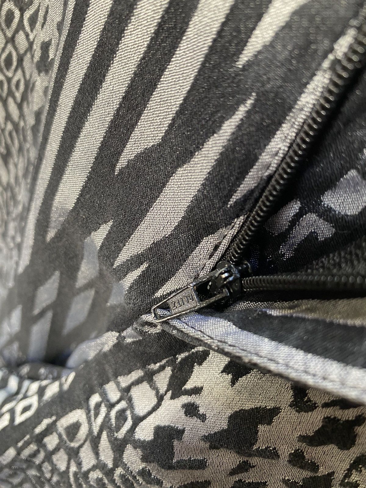 Versace Embossed design jeans Size US 32 / EU 48 - 6 Thumbnail