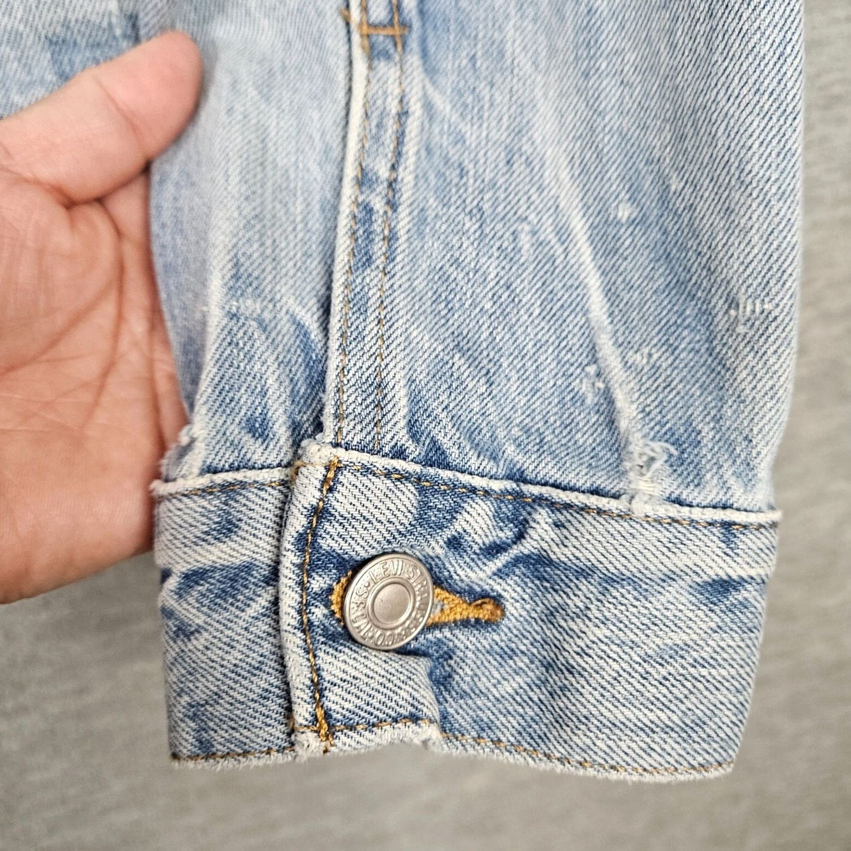 Levi's Levi’s Premium Women’s Blue Denim Trucker Jacket XS Jacket Women Regular Blue Denim Zip Button Logo 80s? Size XS / US 0-2 / IT 36-38 - 4 Thumbnail