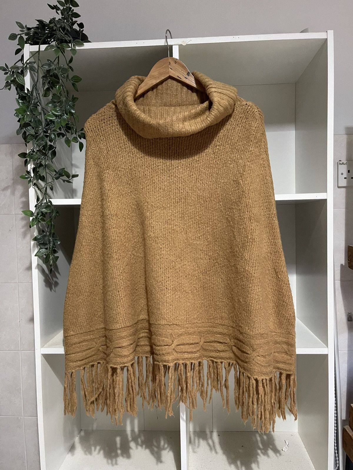 Jil Stuart Jill Stuart Knit Poncho Size ONE SIZE - 1 Thumbnail