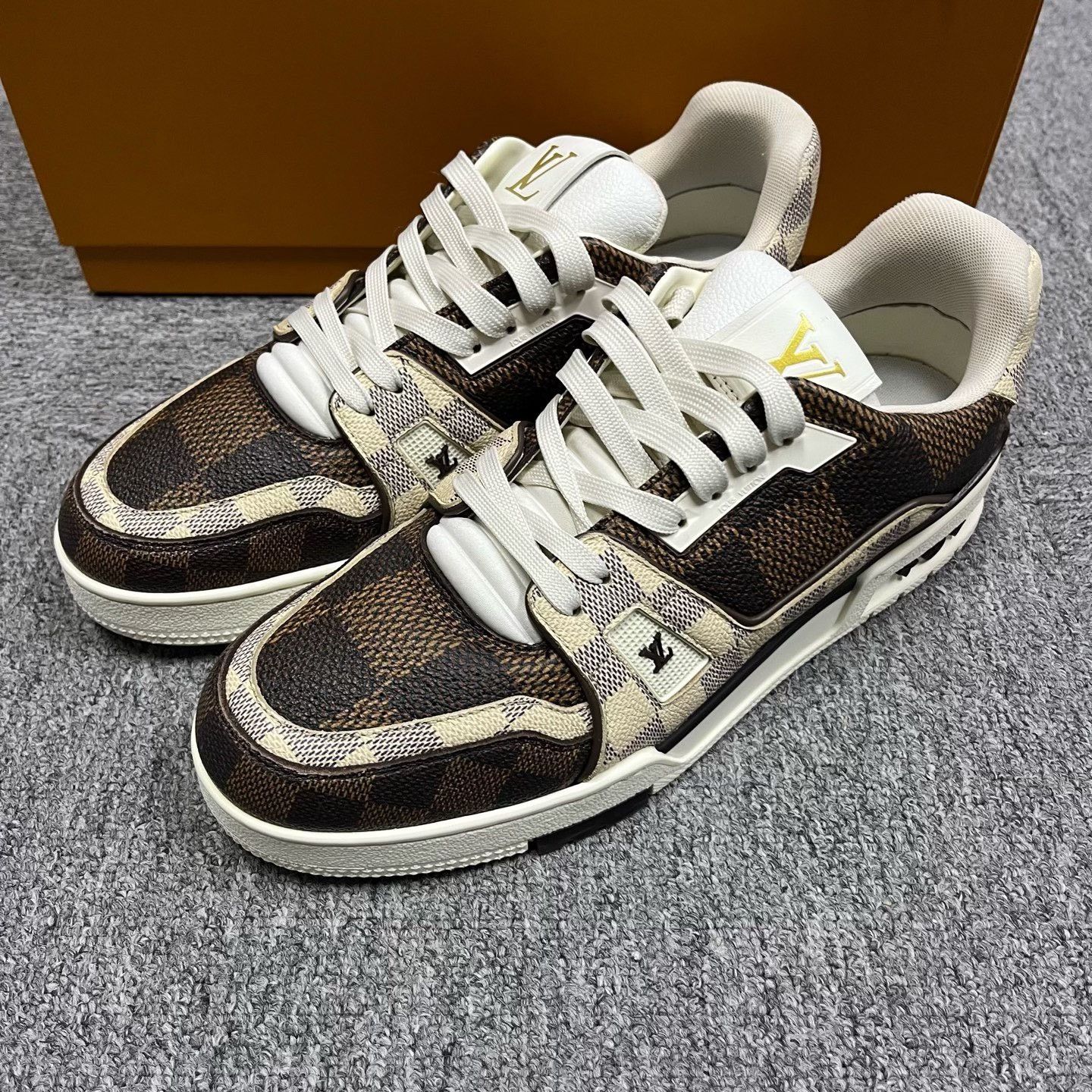 Louis Vuitton Louis Vuitton Checkered Brown Lowtop Sneakers 9 Men Size US 9 / EU 42 - 1 Thumbnail