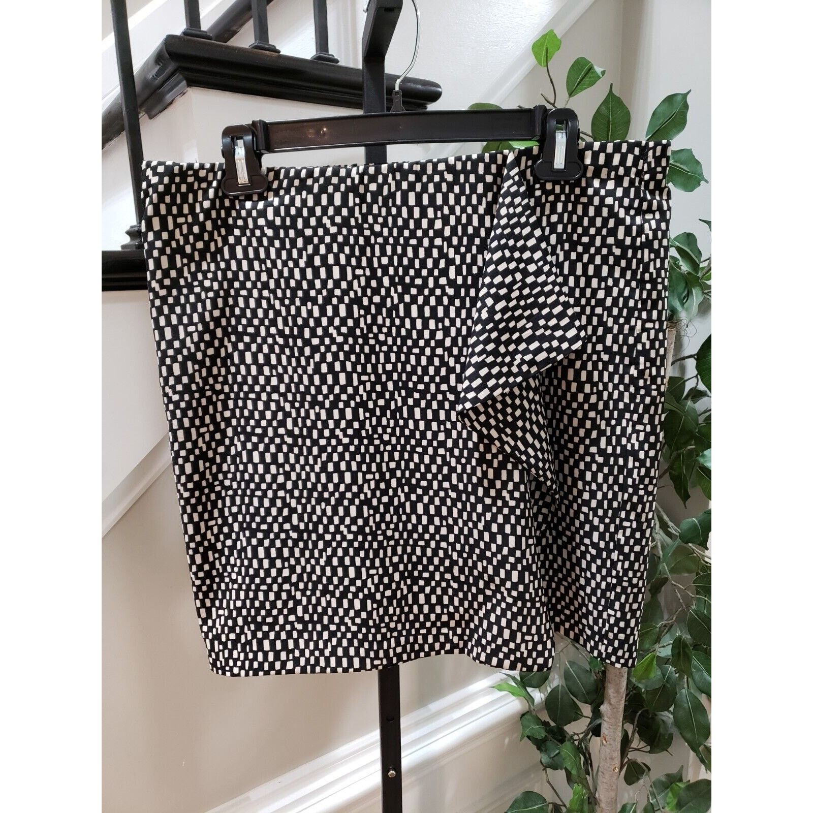 Vince Camuto Vince Camuto Polyester Pull On A-Line Flared Stretch Skirt 8 Size 30" / US 8 / IT 44 - 1 Thumbnail