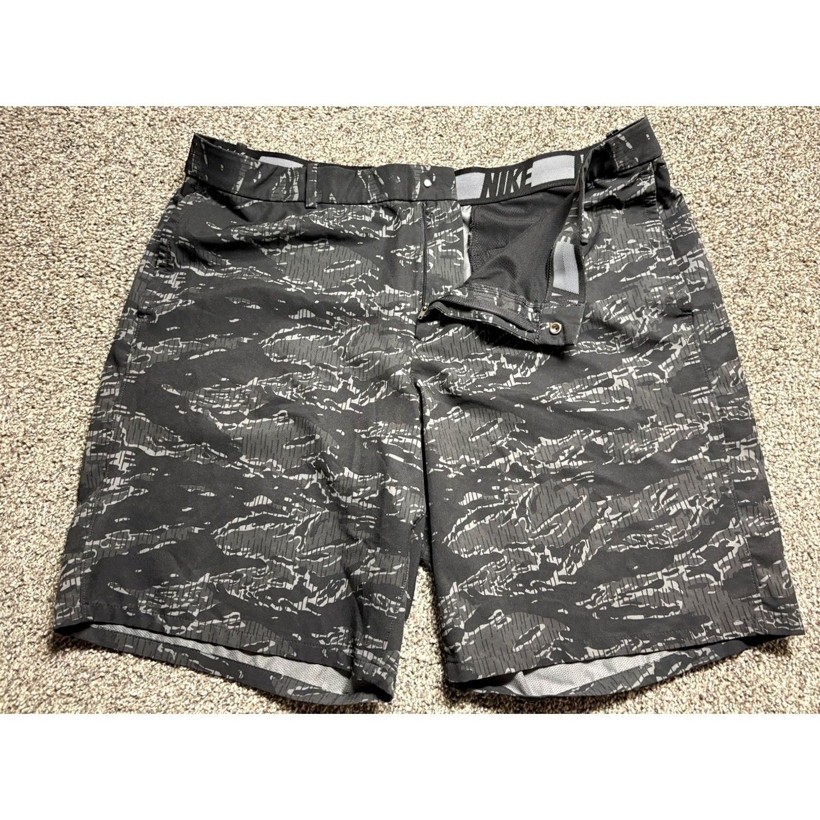Nike Nike Golf Shorts Mens 40 Black Gray Camouflage Flex Dri-Fit BV0383 Camouflage, Regular, Pockets, Stretch, Chino, 9in Inseam, Polyester Spandex, Tee? Size US 40 / EU 56 - 7 Thumbnail