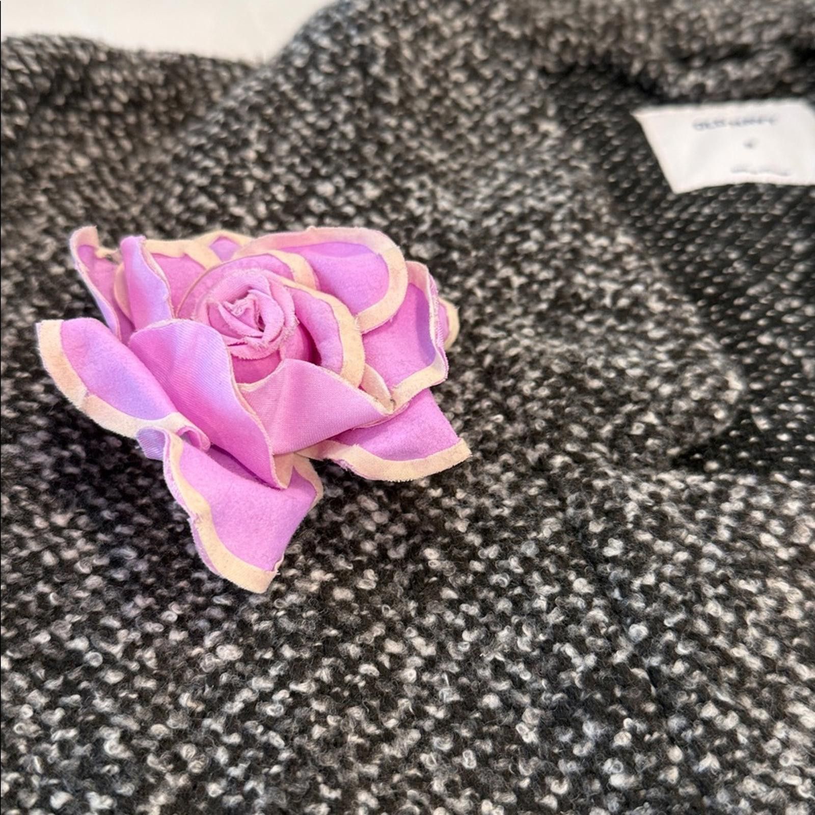 Old Navy Old Navy Black & White wool blend coat floral broach SZ Med Size M / US 6-8 / IT 42-44 - 4 Thumbnail
