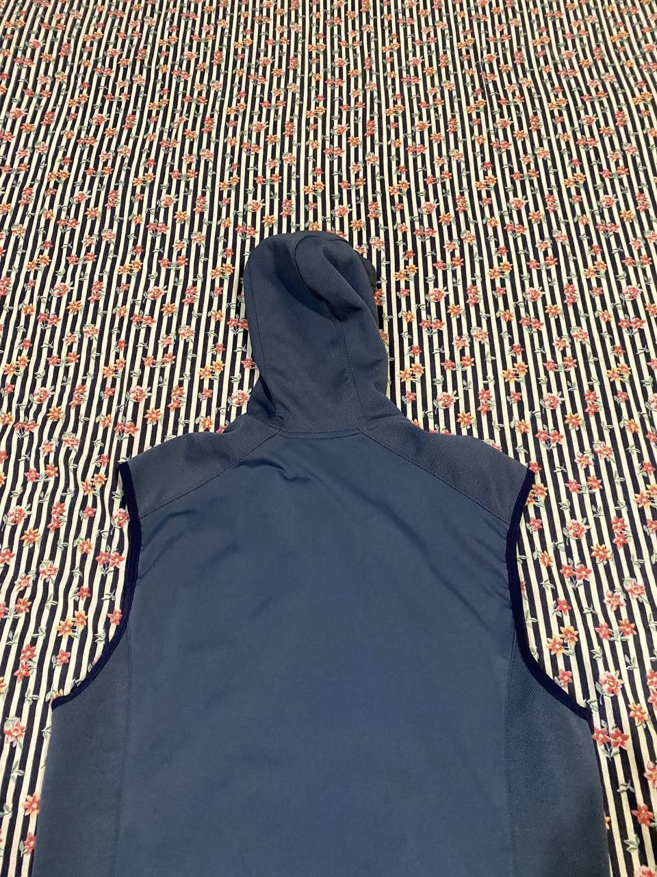 Nike Vintage NIKE Swoosh Logo Hoodies Vest STREETWEAR Size US M / EU 48-50 / 2 - 8 Thumbnail