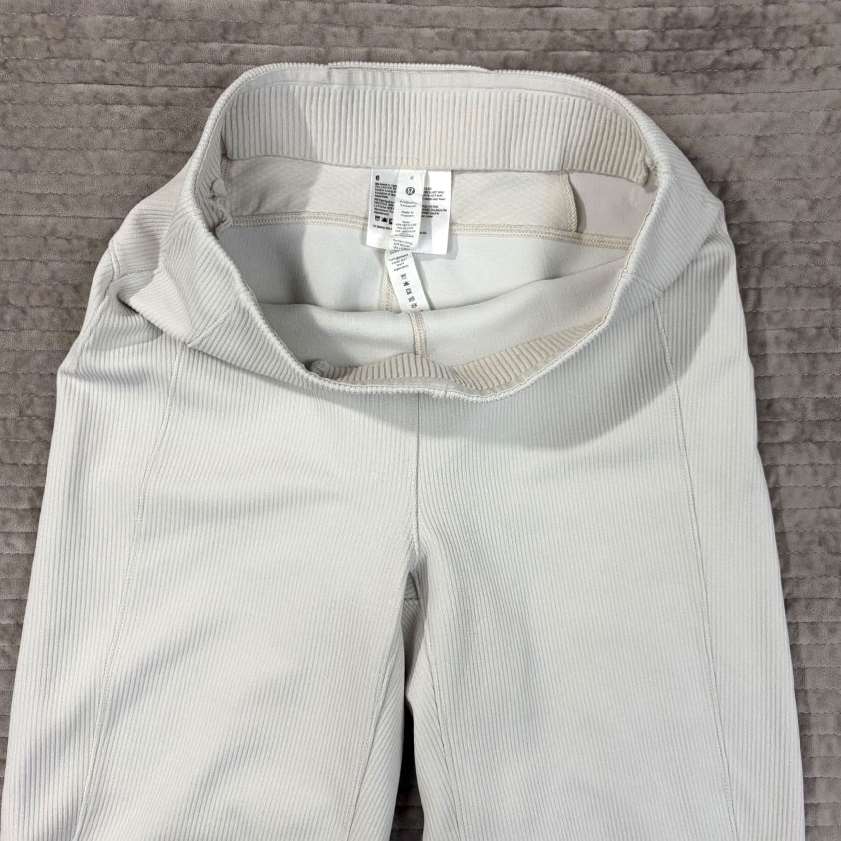 Lululemon Lululemon Dress Pants Womens 6 White Softstreme Ribbed High Rise Pant Bone Size LW5EUBS Size 28" / US 6 / IT 42 - 7 Thumbnail