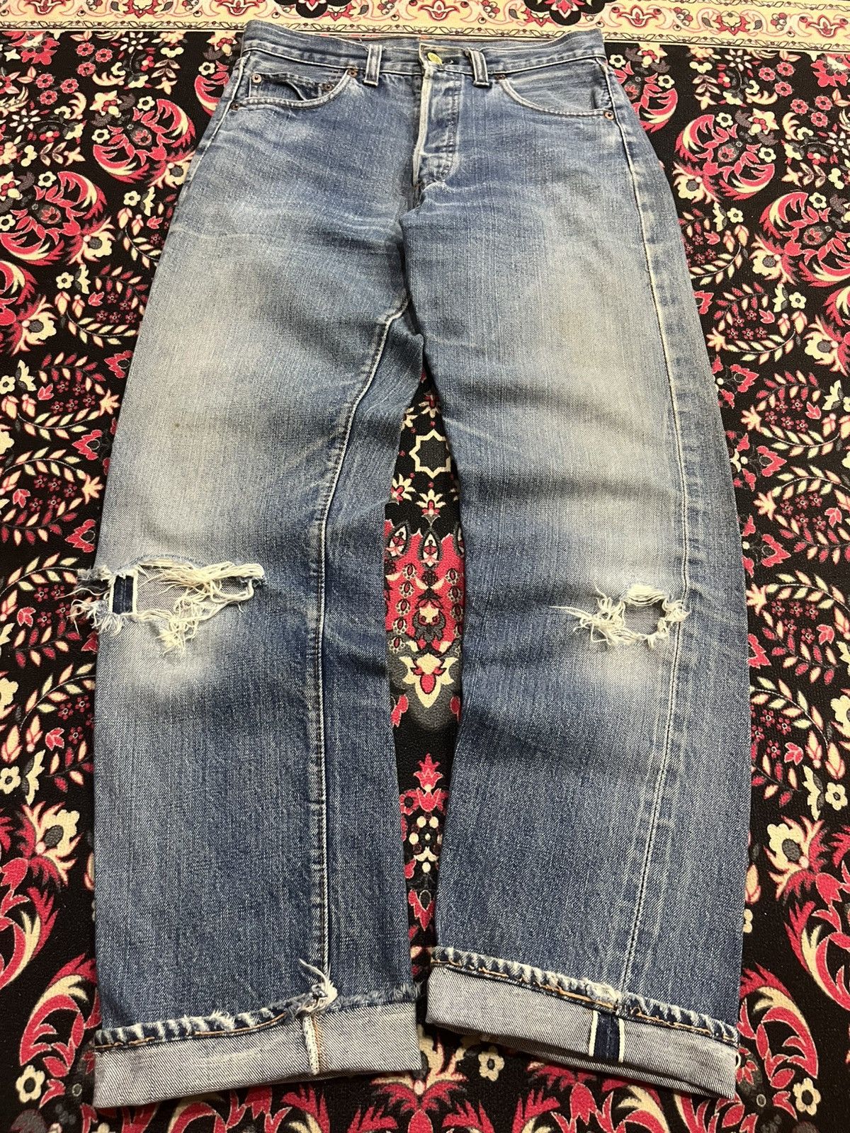 Levi's Vintage 60s Levi’s 501 Button No 6 Distressed Selvedge Jeans Size US 28 / EU 44 - 1 Thumbnail