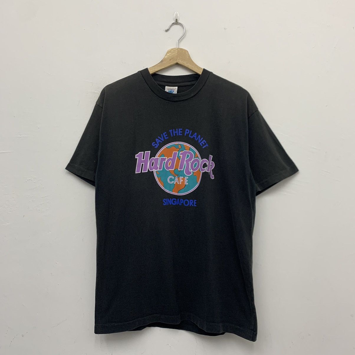 Hard Rock Cafe Vintage 90s Hard Rock Cafe Singapore Tshirt Size US M / EU 48-50 / 2 - 1 Thumbnail