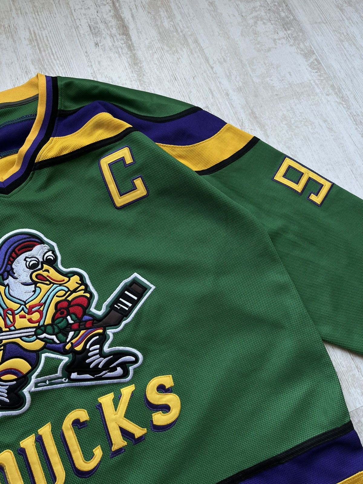 Disney × NHL × Vintage Vintage 90s The Mighty Ducks Charlie Conway #96 NHL Jersey Size US XL / EU 56 / 4 - 4 Thumbnail