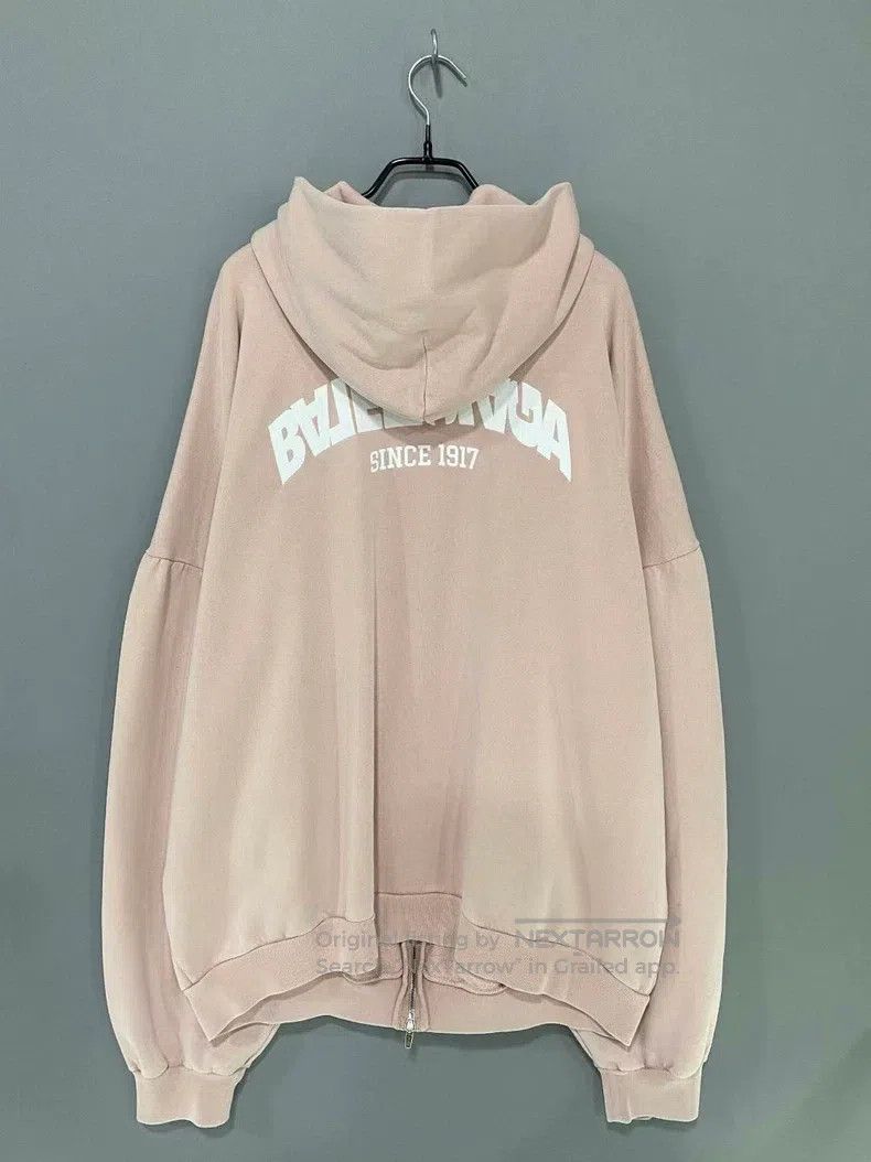 Balenciaga Balenciaga Reversed Upside Down Letter Embroidered Pink Zi Size US M / EU 48-50 / 2 - 3 Thumbnail