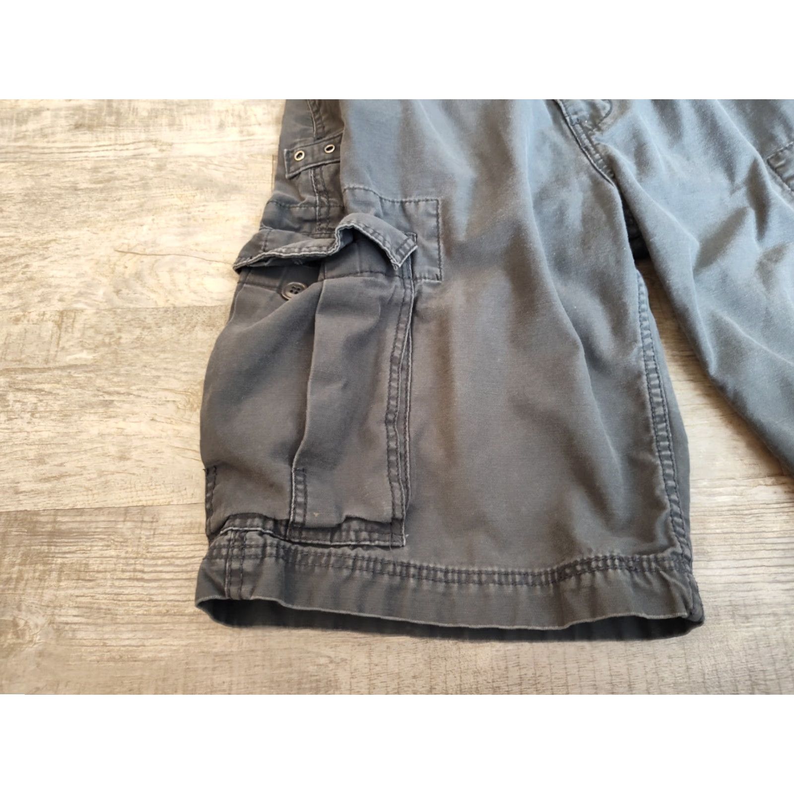 Levi's VINTAGE Levi's Cargo Shorts Men 32x11 Workwear Gray 90s Grunge Casual Denim Size US 32 / EU 48 - 2 Thumbnail