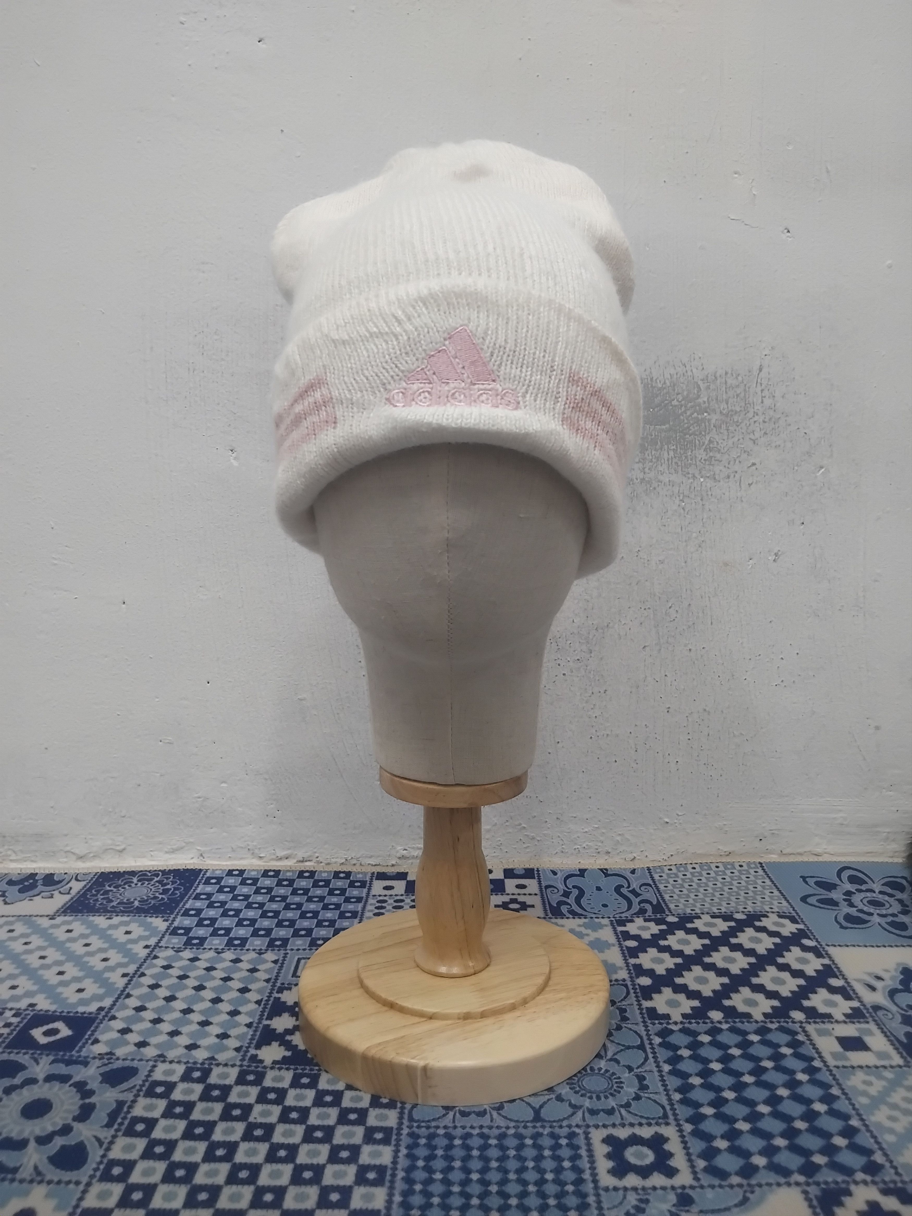 💥Adidas white pink beanie hat