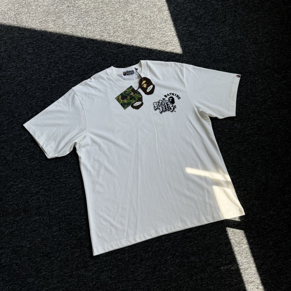 Bape Bape Graffiti 1993 Logo T-shirt White Size US M / EU 48-50 / 2 - 1 Thumbnail