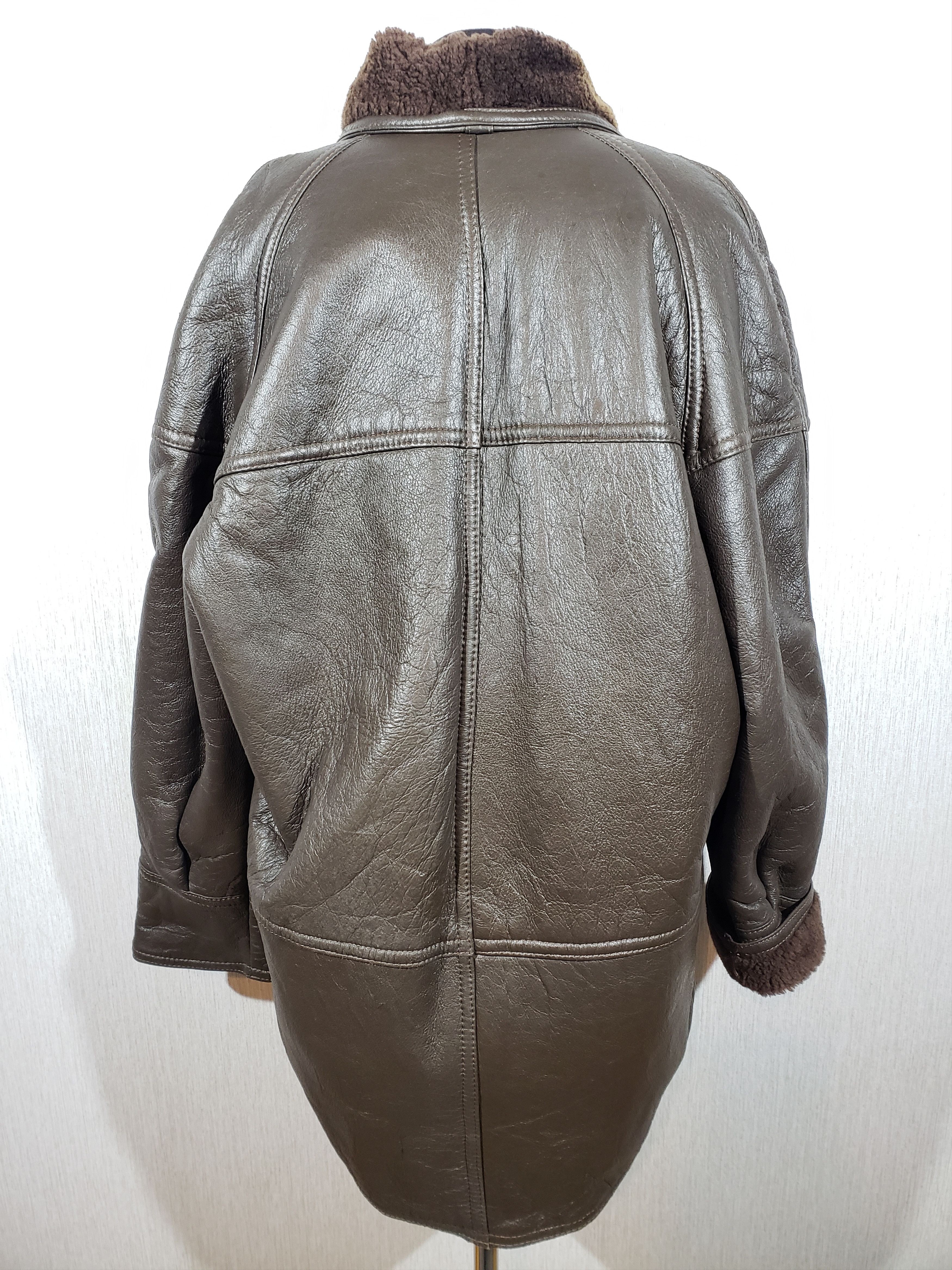 Other Warm, reliable men's sheepskin coat with genuine fur. Size US L / EU 52-54 / 3 - 4 Thumbnail