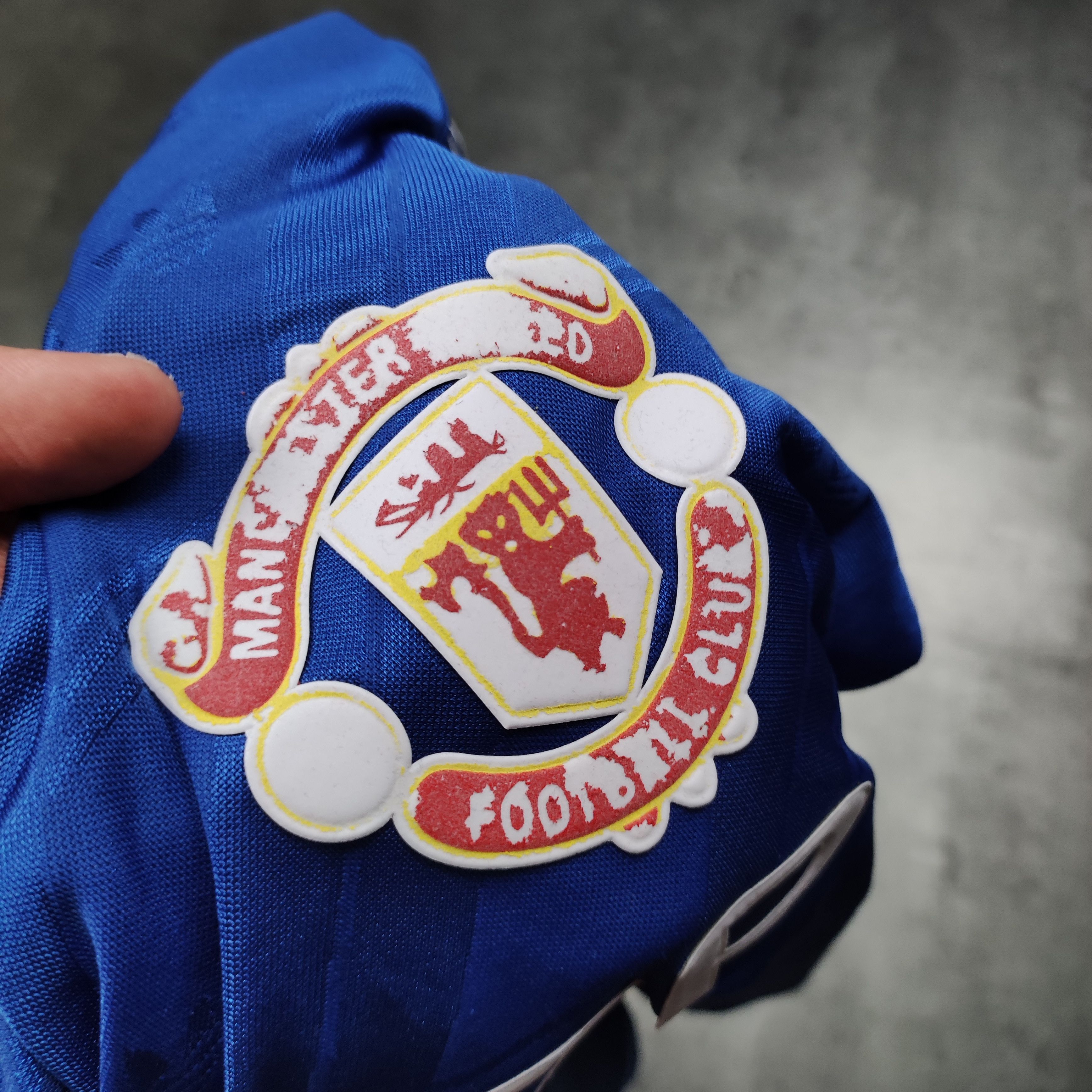 Vintage Vintage RARE Manchester United x Adidas 1992 Football Kit Size US L / EU 52-54 / 3 - 6 Thumbnail