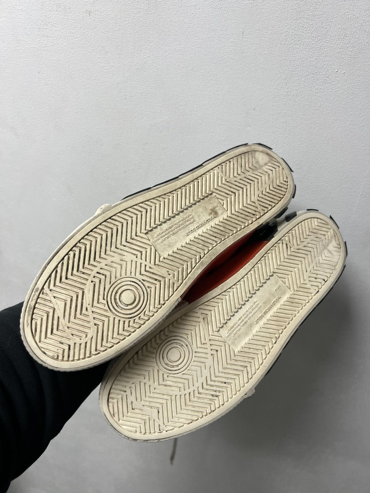 Off-White Off-White Vulcanized Suede Luxury Gray Sneakers EU43 Shoes Size US 10 / EU 43 - 19 Thumbnail