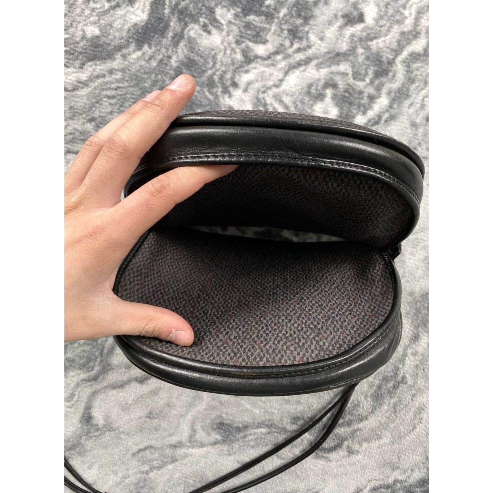 Yves Saint Laurent Yves Saint Laurent YSL Shoulder Bag Metal Logo Women Black Small Leather Gold-Plated Hardware Size ONE SIZE - 7 Thumbnail
