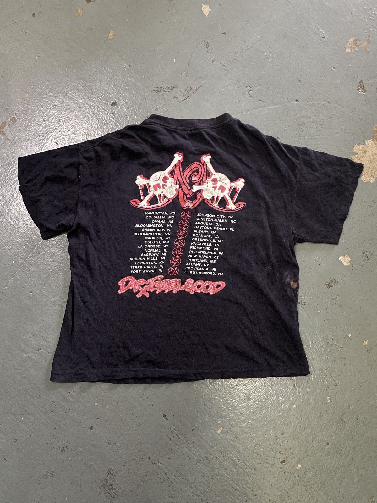 Band Tees × Brockum × Vintage Vintage 90s Motley Crue “DR X FEEL GOOD” Band Boxy Tees Size US L / EU 52-54 / 3 - 6 Thumbnail