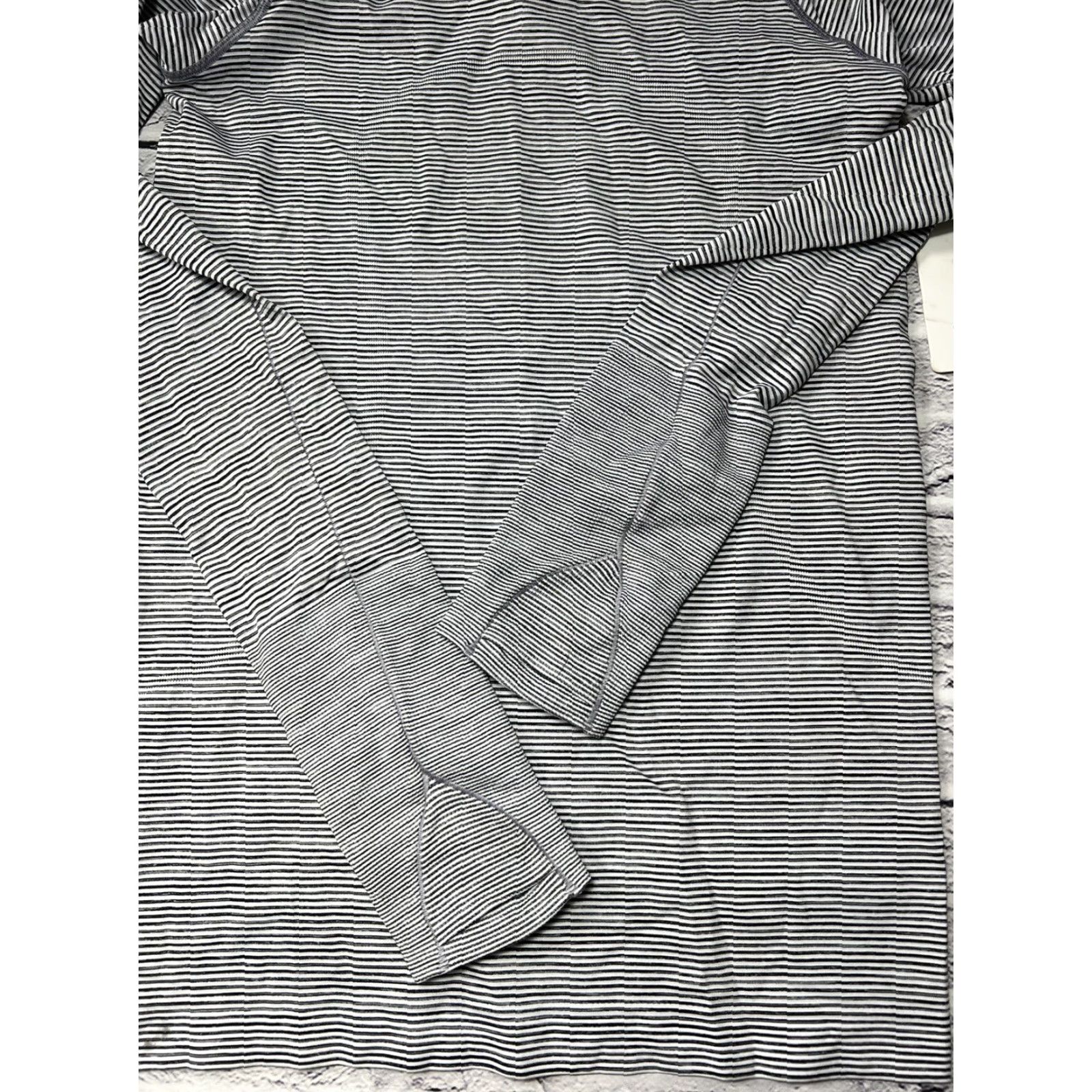 Lululemon VINTAGE NWT Lululemon Swiftly Speed Long Sleeve Stripe Top 6 Shirt Size M / US 6-8 / IT 42-44 - 3 Thumbnail