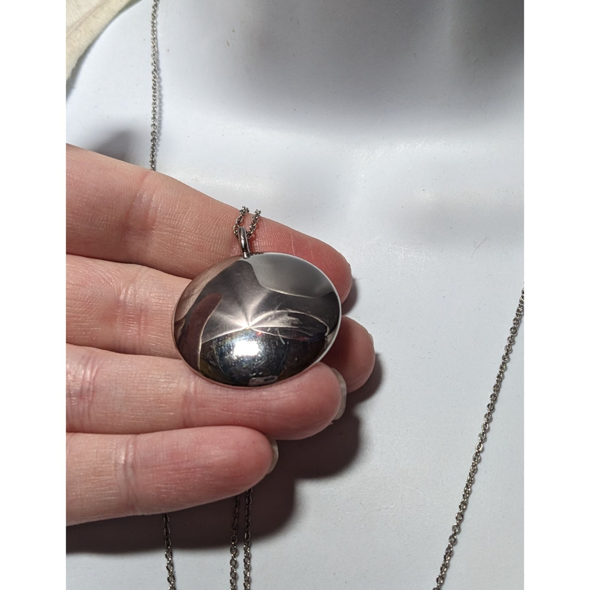 Loft Loft Silver Tone Mirror Finish Medallion Necklace Size ONE SIZE - 7 Thumbnail