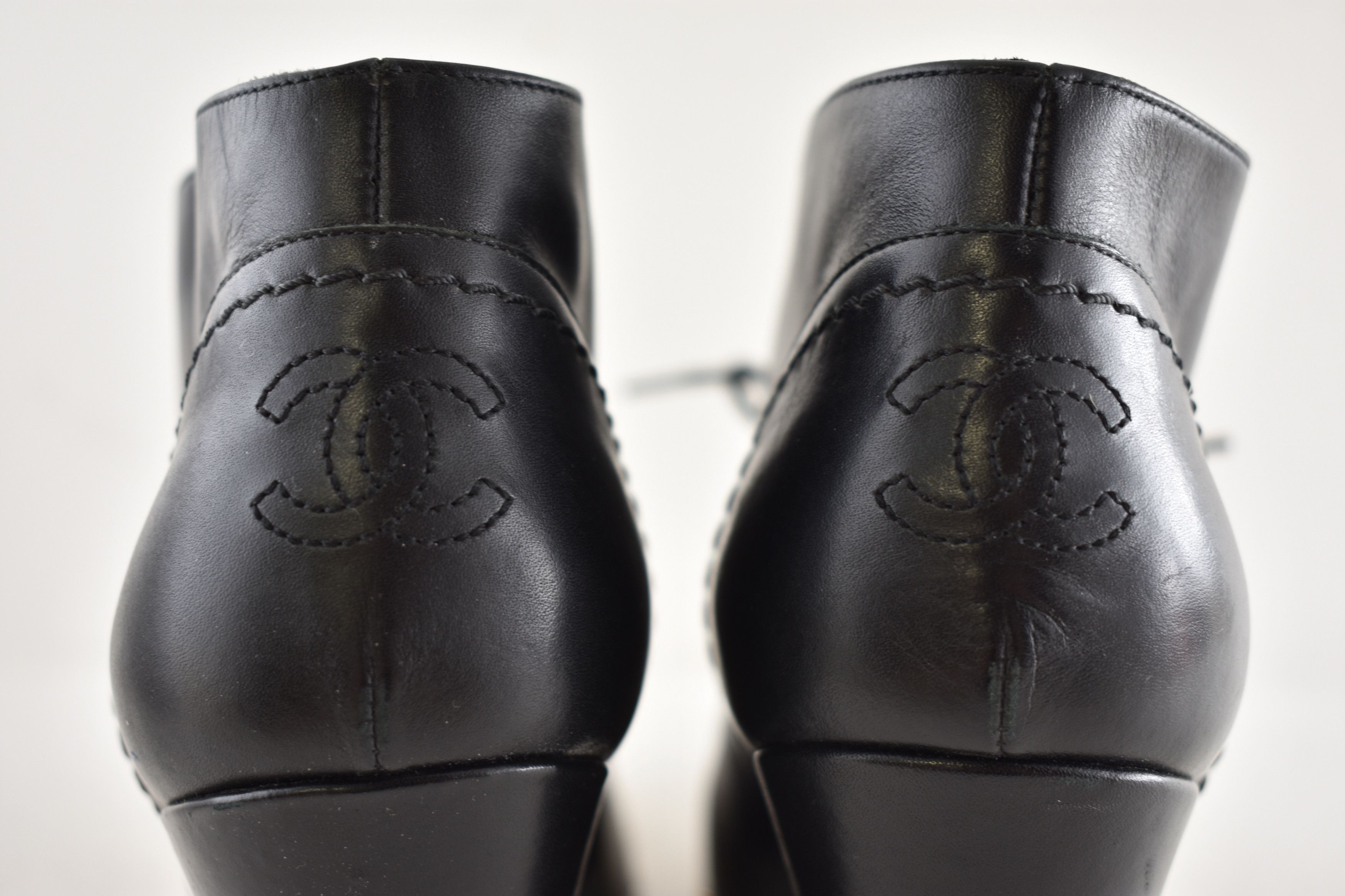 Chanel Leather Gold Chain Around CC Logo Ankle Wedge Boot 38.5 Size US 8.5 / IT 38.5 - 17 Thumbnail