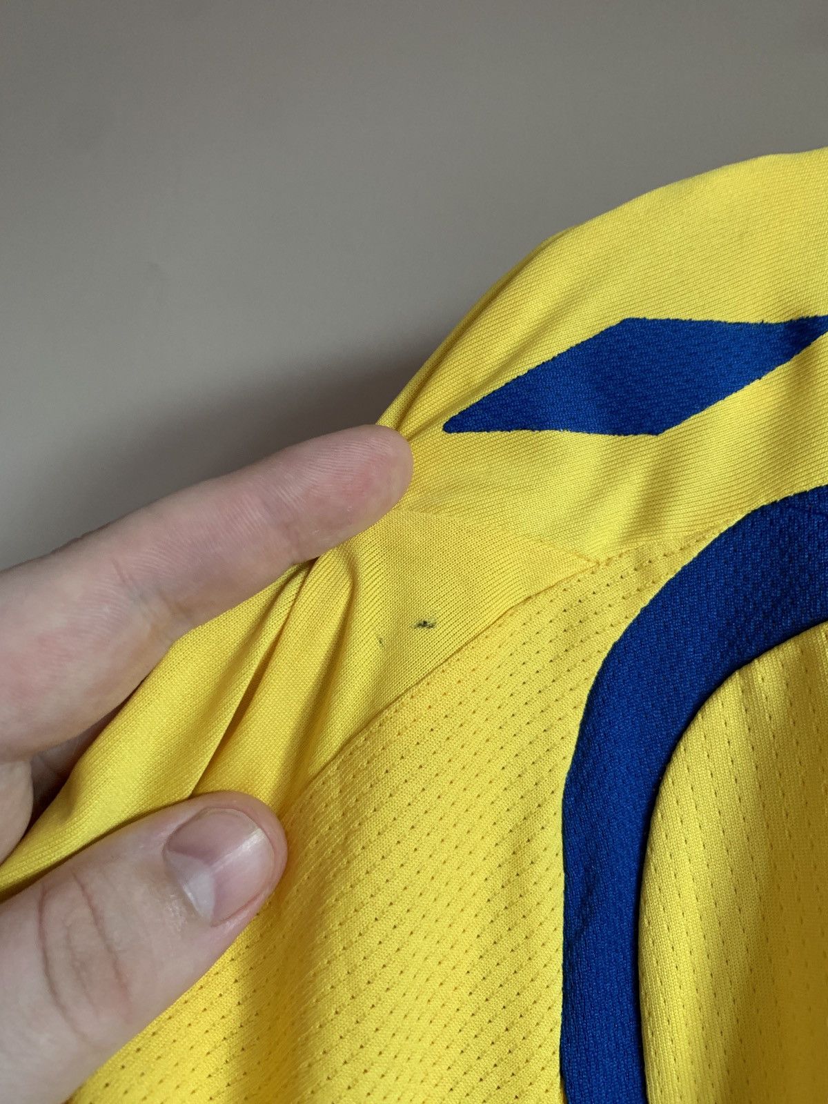 Umbro Sweden 2007 Home Football Shirt Umbro Soccer Jersey Vintage Size US XL / EU 56 / 4 - 5 Thumbnail