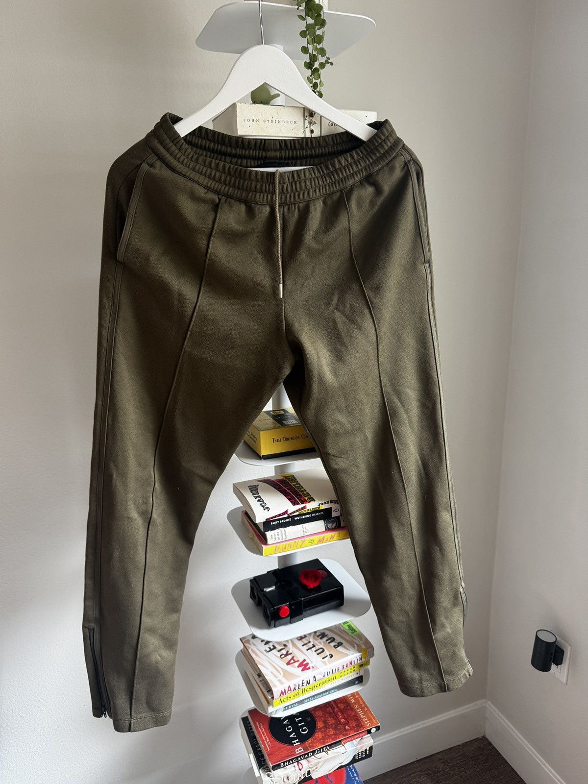 Helmut Lang Helmut Lang Olive Track Pants / Tech Joggers Size US 30 / EU 46 - 1 Thumbnail