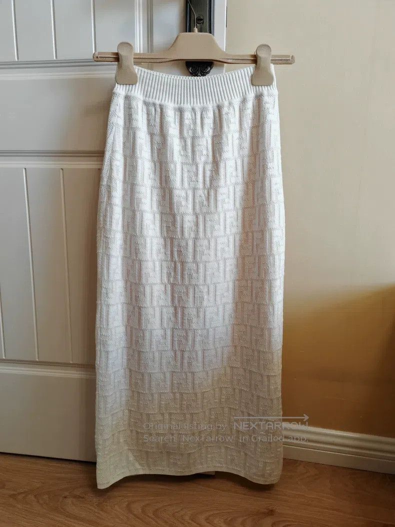 Fendi Fendi Knitted Skirt, Made in Italy Size 26" / US 2 / IT 38 - 2 Thumbnail