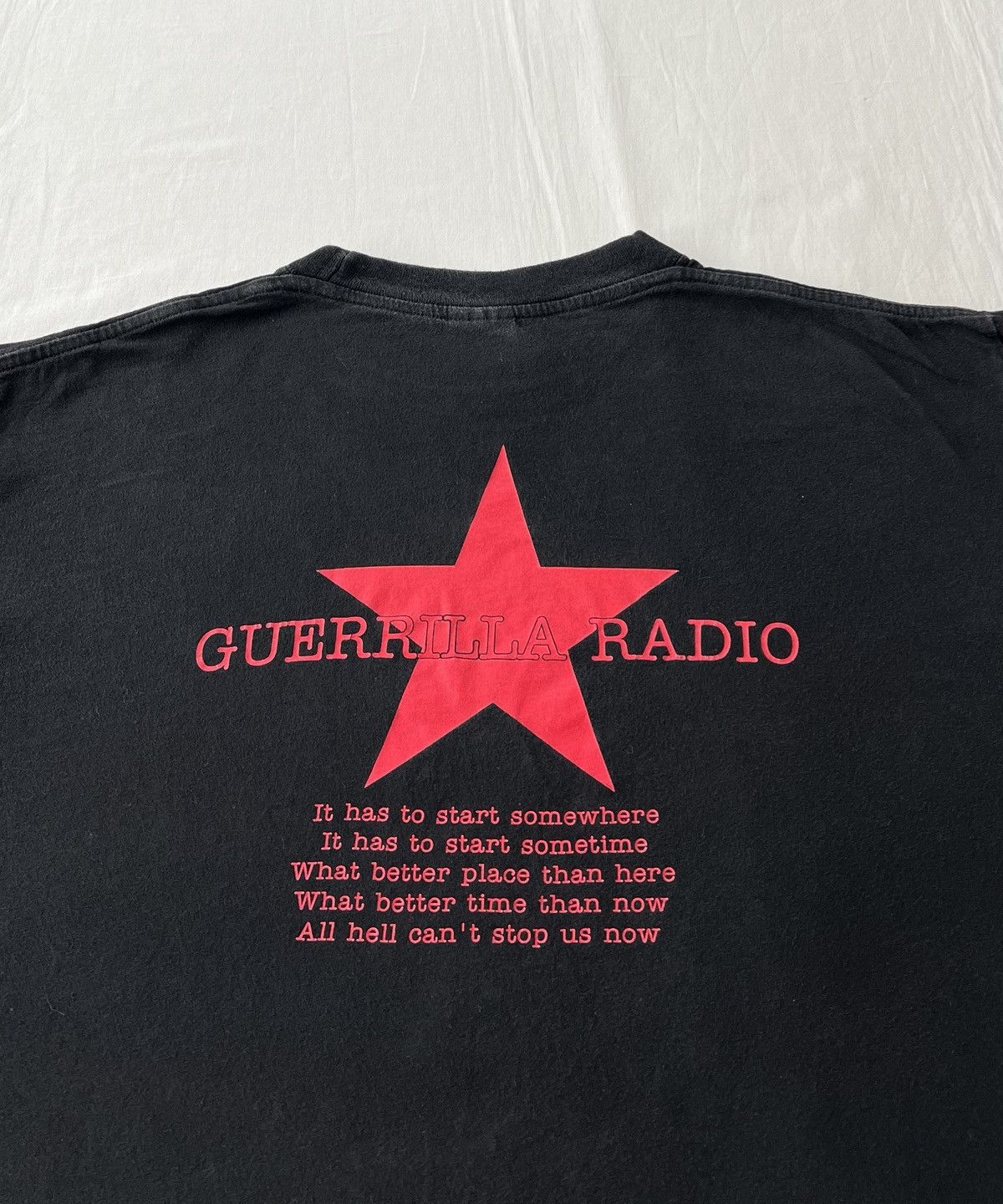 Band Tees Vintage 90s Rage Against the Machine Guerrilla Radio T-shirt Size US XL / EU 56 / 4 - 12 Thumbnail