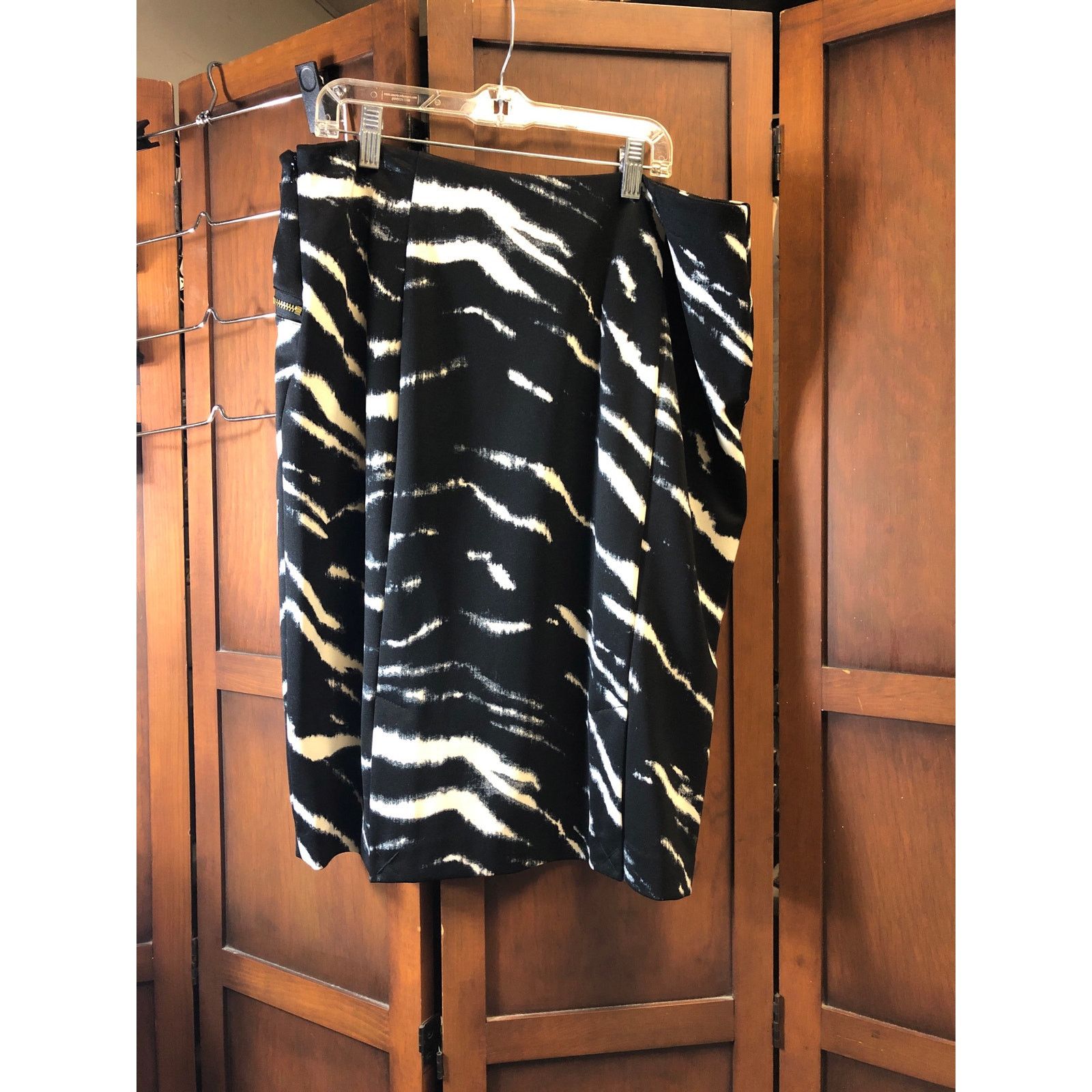 Michael Kors Womans black and white Michael kors skirt Size 36" / US 14 / IT 50 - 2 Thumbnail