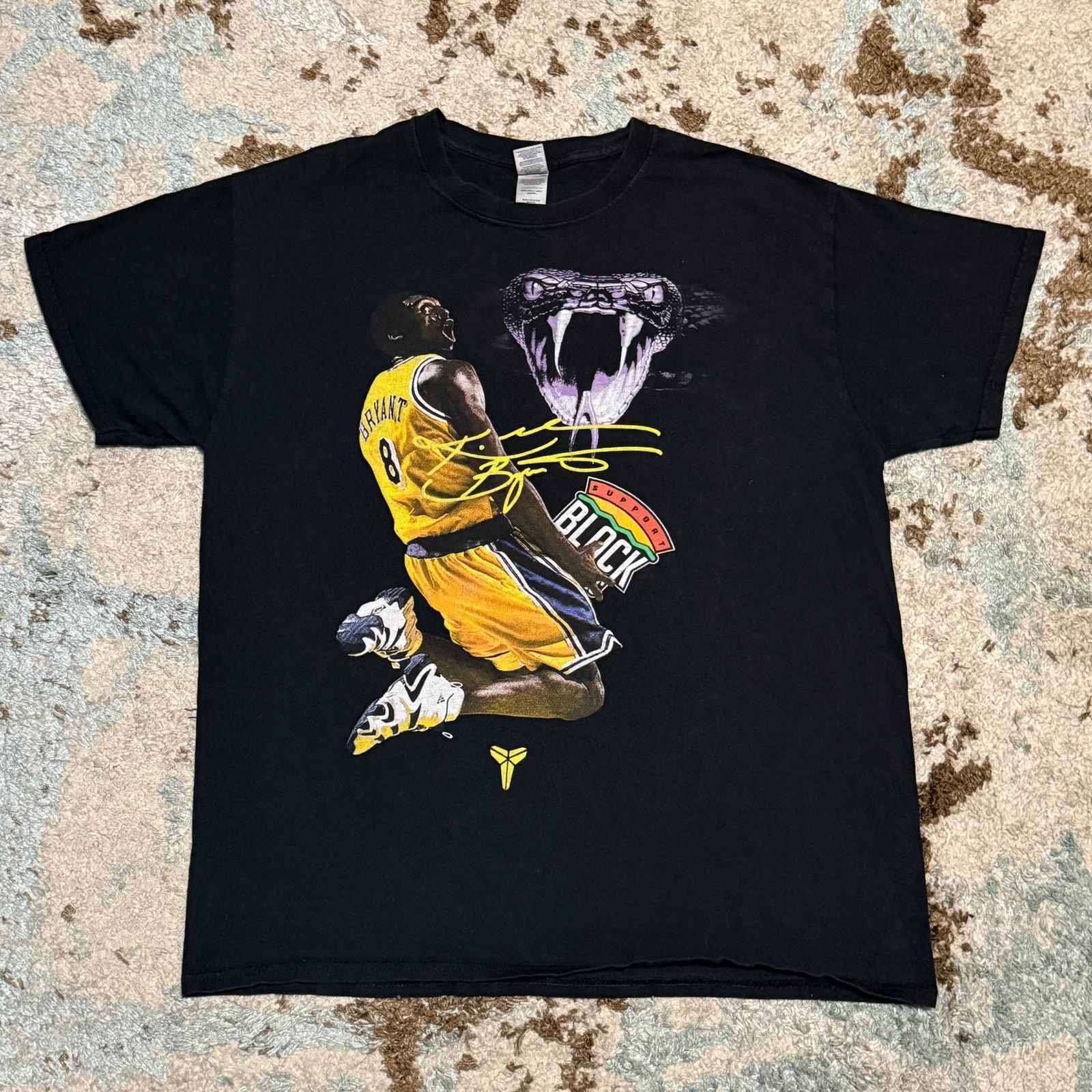 Gildan × NBA Kobe Bryant Black Mamba Shirt Size Large NBA Basketball Size US L / EU 52-54 / 3 - 1 Thumbnail