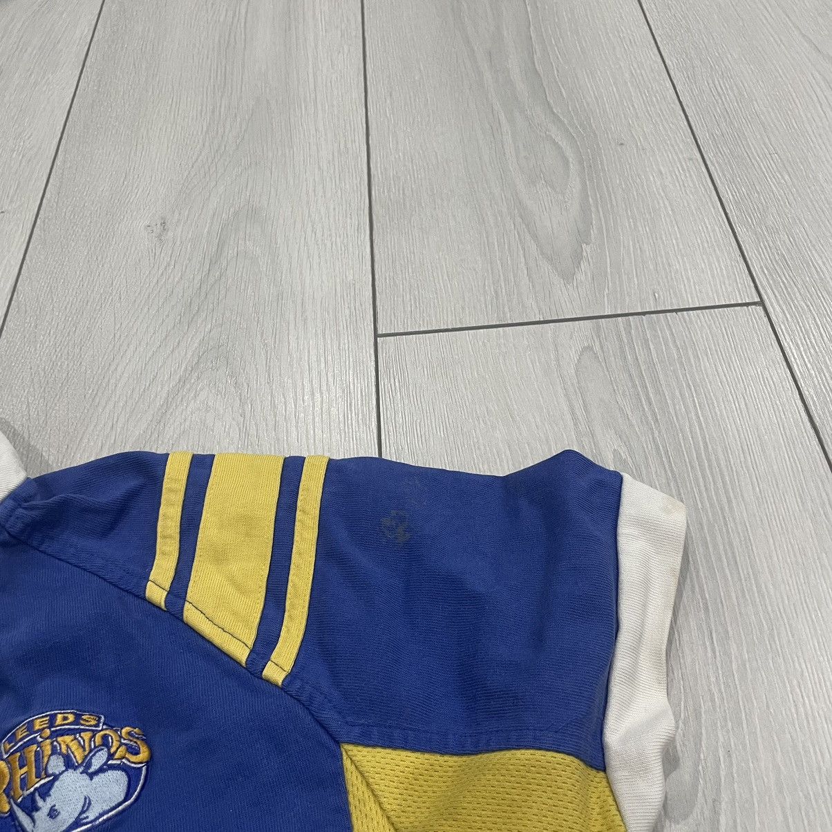 Canterbury of New Zealand 90s LEEDS RHINOS ISC COBBETTS Rugby tee Shirt Jersey jet2 Size US S / EU 44-46 / 1 - 4 Thumbnail