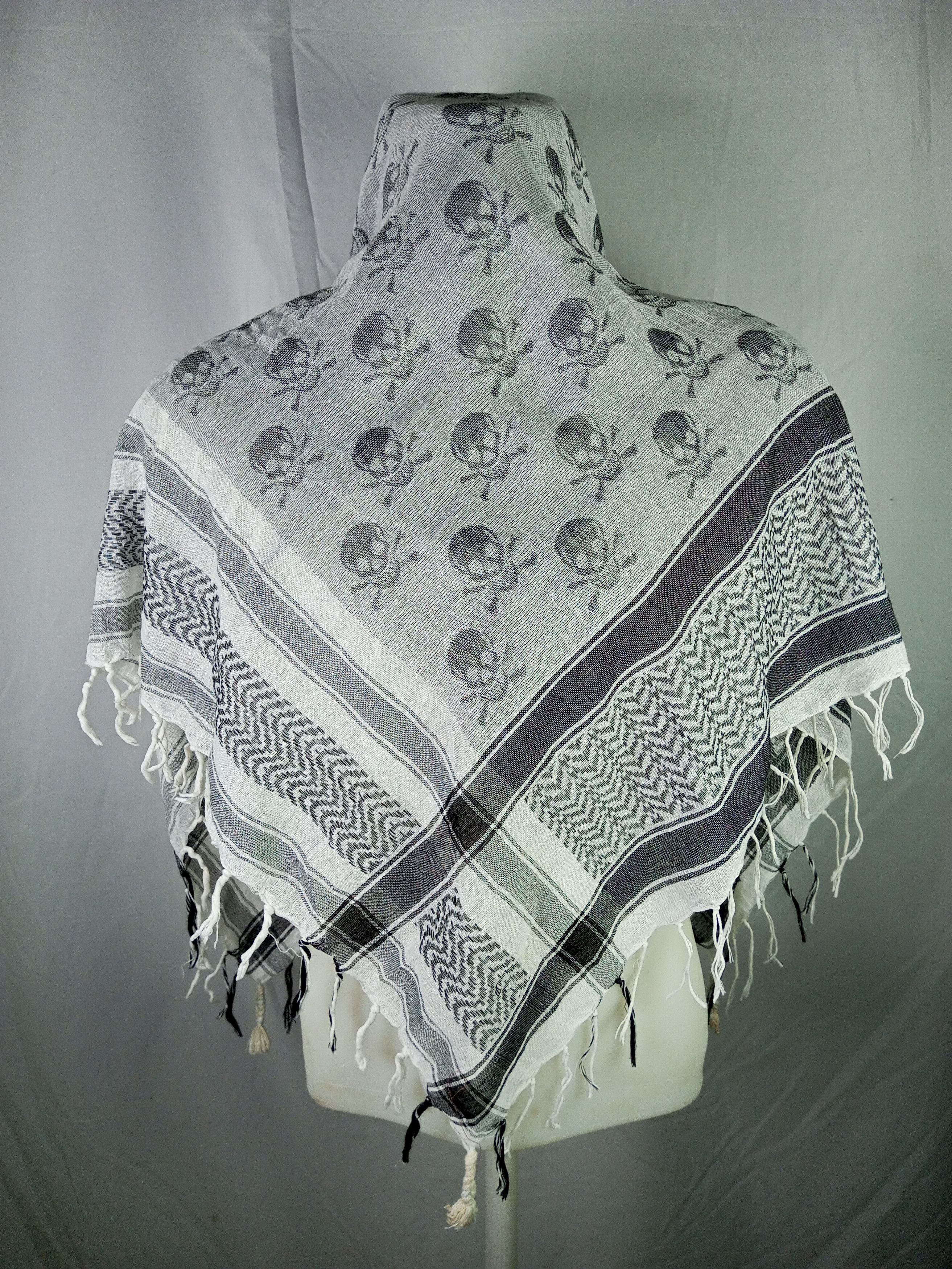 Japanese Brand Skulls scarf Inspired by Alexander Mcqueen Size ONE SIZE - 1 Thumbnail