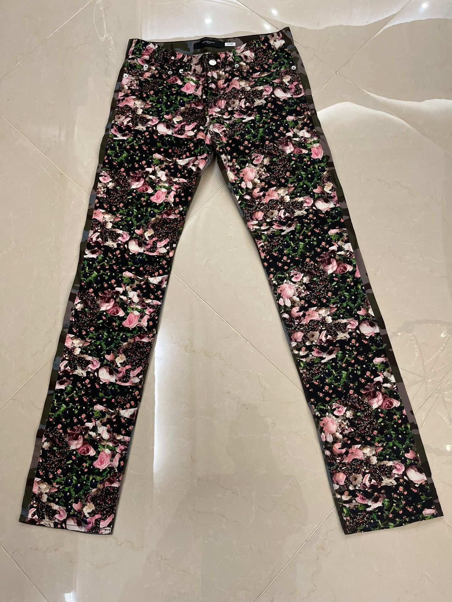 Givenchy Givenchy Floral Camouflage Pants Size 30" / US 8 / IT 44 - 1 Thumbnail