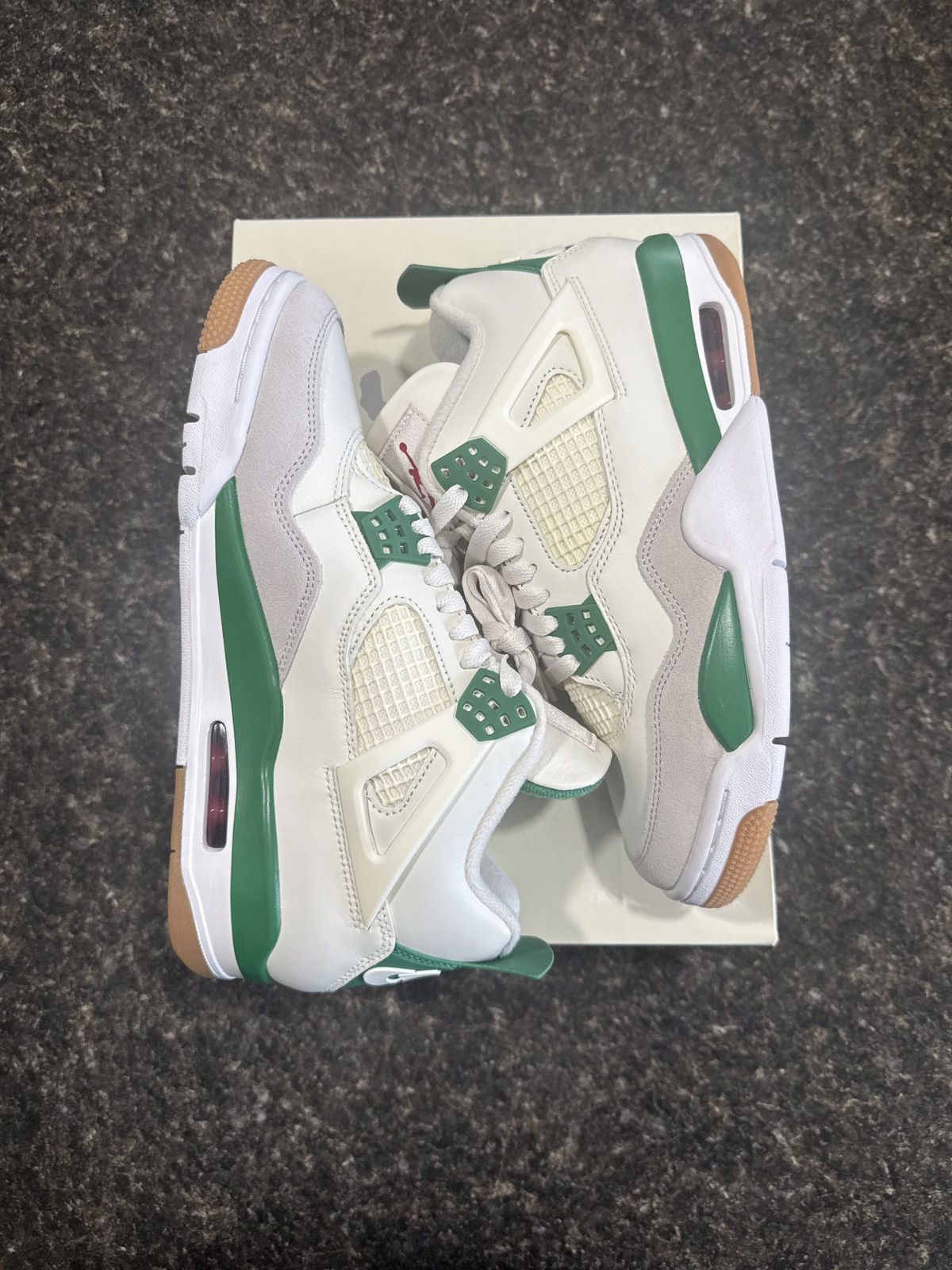 Jordan Brand Jordan 4 SB PINE GREEN Size US 8 / EU 41 - 10 Thumbnail