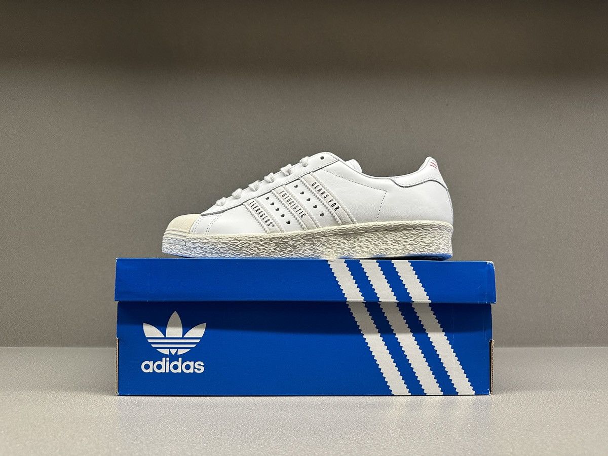 Adidas × Pharrell Adidas Superstar Human Made White Size US 10.5 / EU 43-44 - 2 Thumbnail