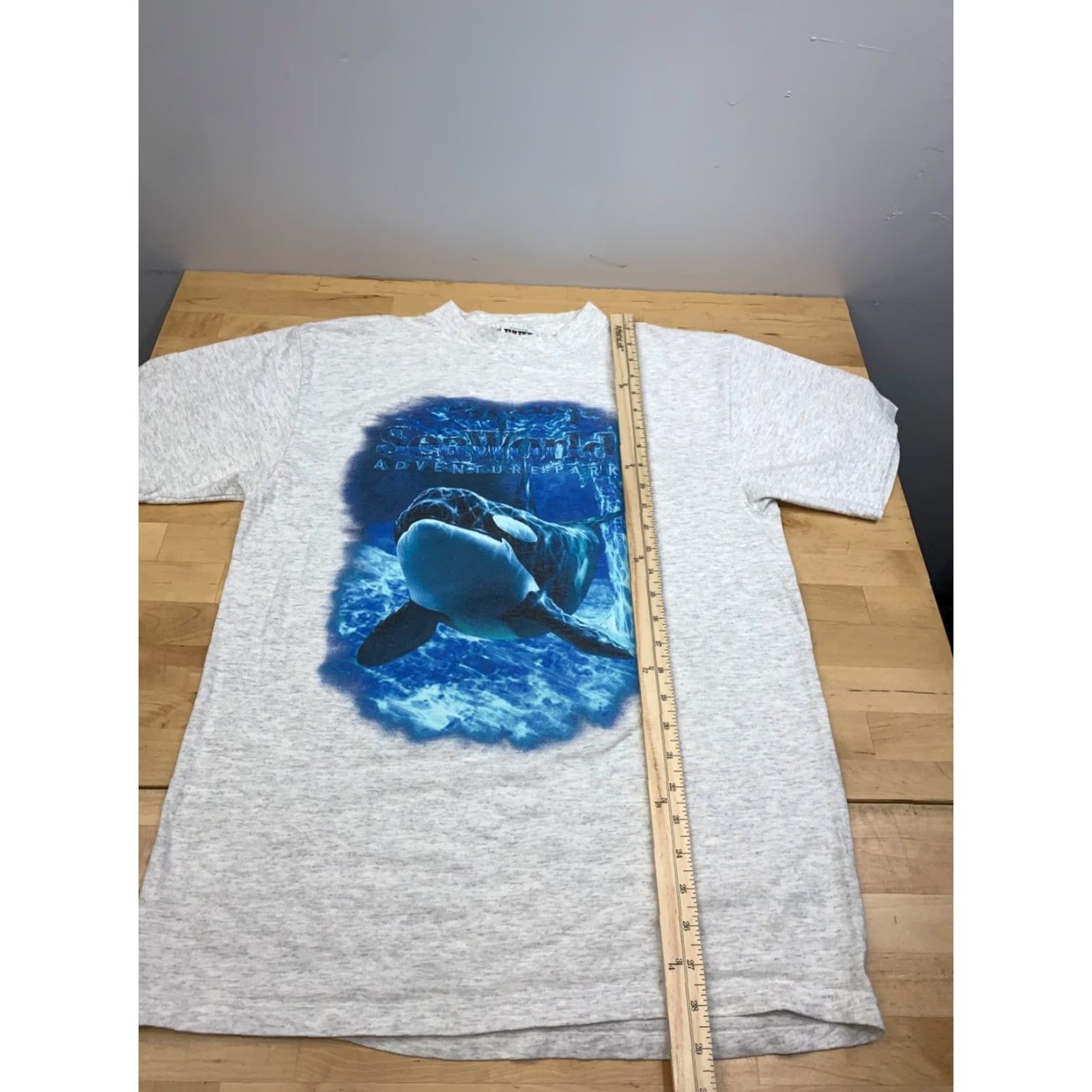 Tultex VINTAGE Seaworld Adventures T Shirt Mens L Gray Orca Shamoo 11698 Size US L / EU 52-54 / 3 - 4 Thumbnail