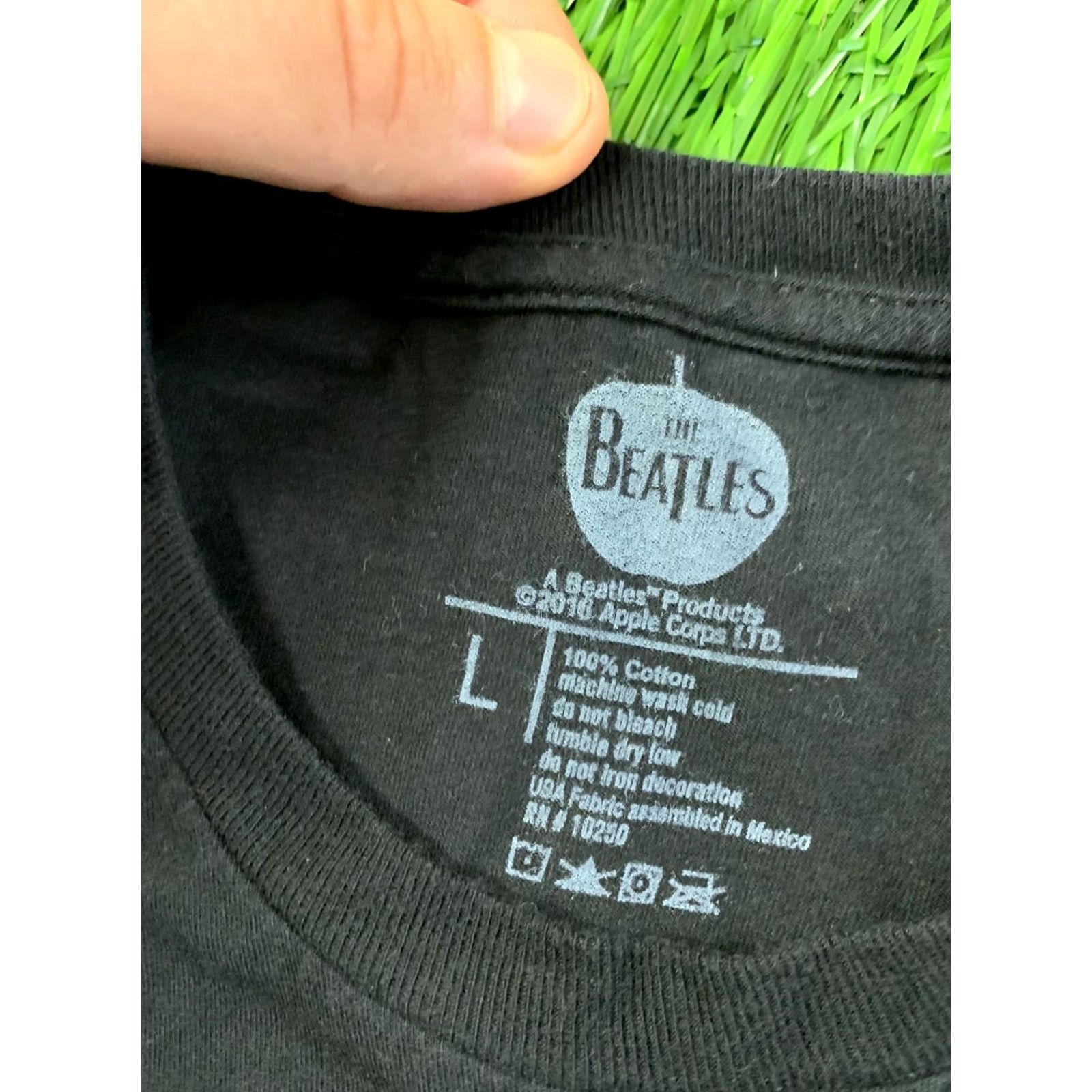 Vintage THE BEATLES Shirt Official Product Men Rock Casual Black 2016 L Long Pit to Pit 52 cm 70 cm Jersey Tee Size L Size US L / EU 52-54 / 3 - 7 Thumbnail