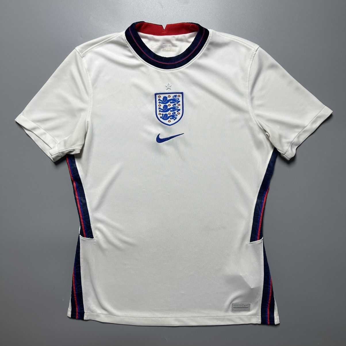 Nike ENGLAND NIKE 2020 EURO FOOTBALL SOCCER HOME JERSEY Size M / US 6-8 / IT 42-44 - 1 Thumbnail