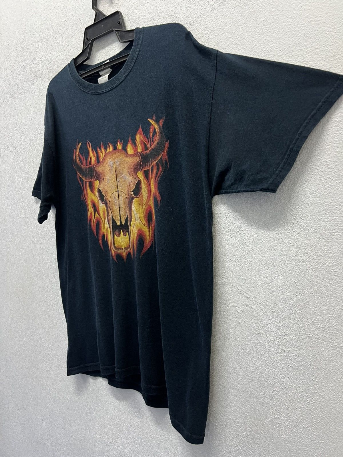 Gildan × Vintage VINTAGE GILDAN FLAMING BUFFALO SKULL SHIRT Size US L / EU 52-54 / 3 - 4 Thumbnail