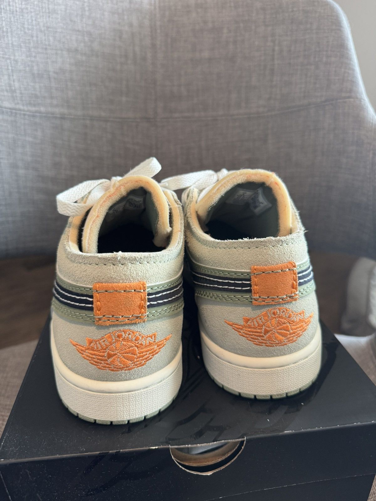 Jordan Brand Air Jordan 1 Low SE Craft Size US 9 / EU 42 - 9 Thumbnail