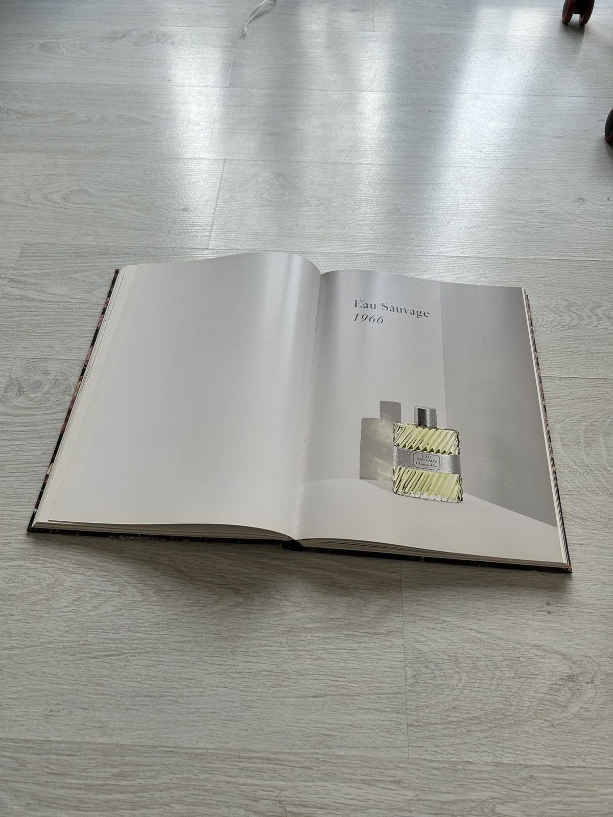 Dior Dior “The Perfumes” Book Size ONE SIZE - 9 Thumbnail