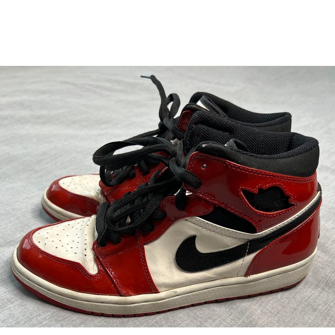 Jordan Brand × Nike × Vintage Vintage Air Jordan 1 Mid 2003 Patent Leather Chicago Mens 9 Size US 9 / EU 42 - 1 Thumbnail