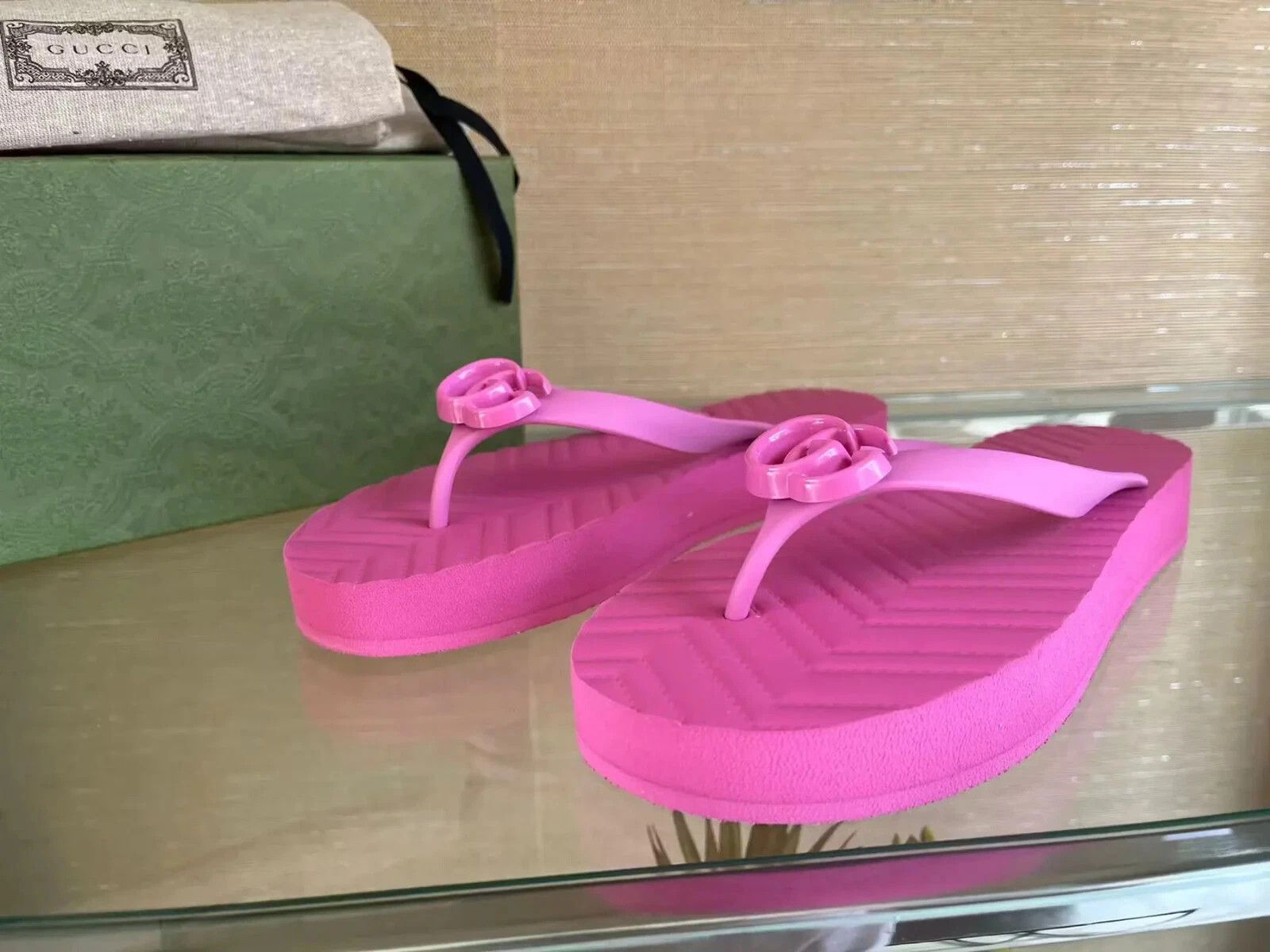 Gucci o1rshd1 Chevron Flip Flops in Pink Size US 12 / IT 42 - 3 Thumbnail