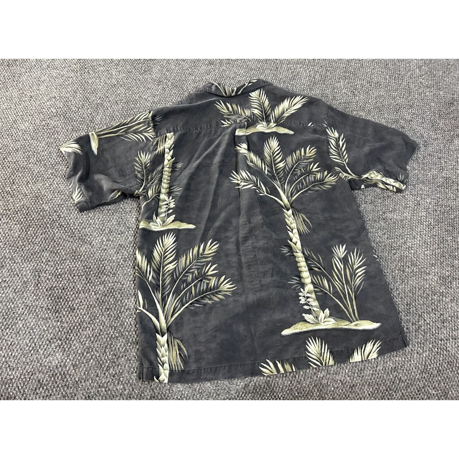 Tommy Bahama Tommy Bahama Button-Up Shirt Mens Large Charcoal Gray Palm Print Silk Hawaiian Floral Short Sleeve Button-Front Size US L / EU 52-54 / 3 - 6 Thumbnail