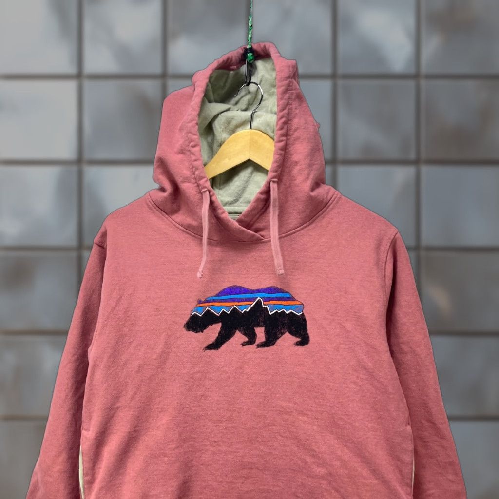 Patagonia VINTAGE Patagonia Bear Hoodie Uprising Hoodie Medium Regular Unisex Salmon M Sweatshirt Pullover Long Sleeve Hoodie Mens Womens Boys Girls Size US M / EU 48-50 / 2 - 1 Thumbnail
