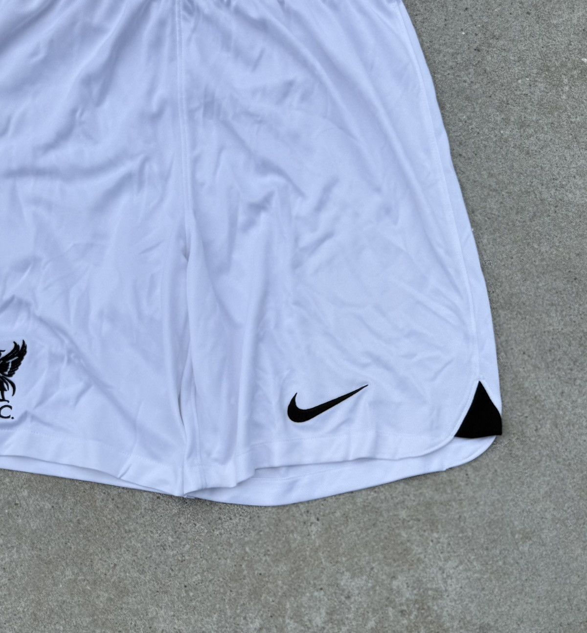 Nike Vintage Nike FC Liverpool y2k streetwear track shorts Size US 32 / EU 48 - 2 Thumbnail